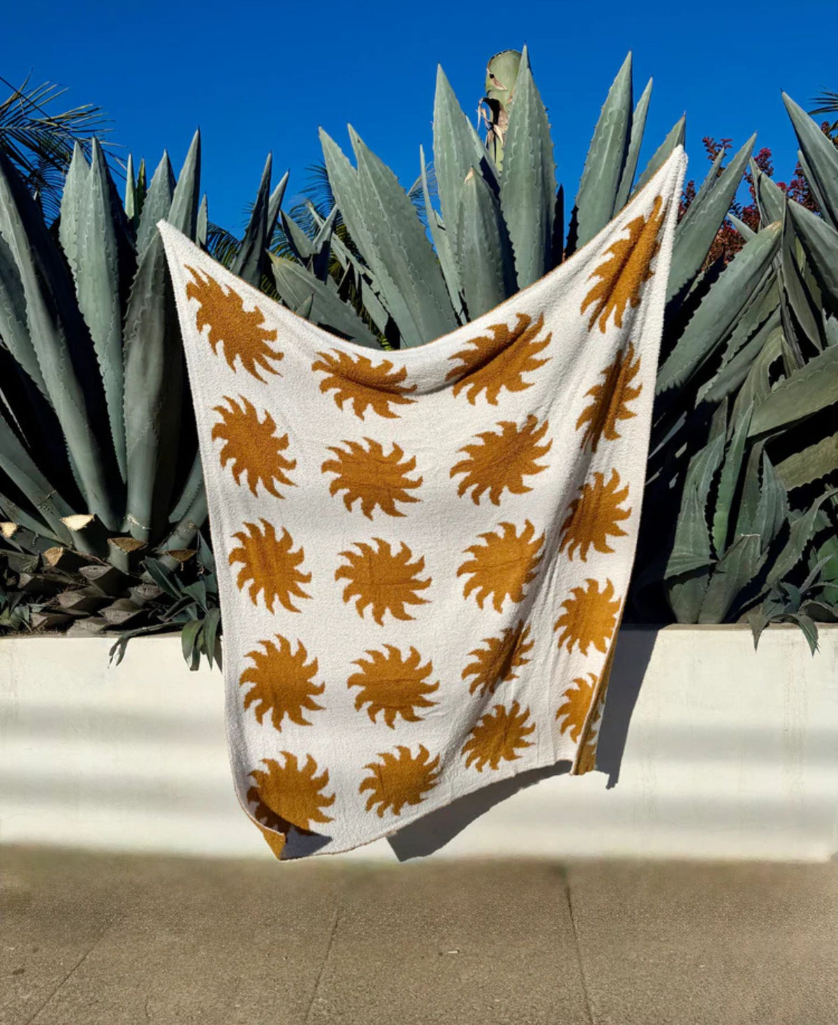 Sundream Suns Plush Throw - Buckhorn