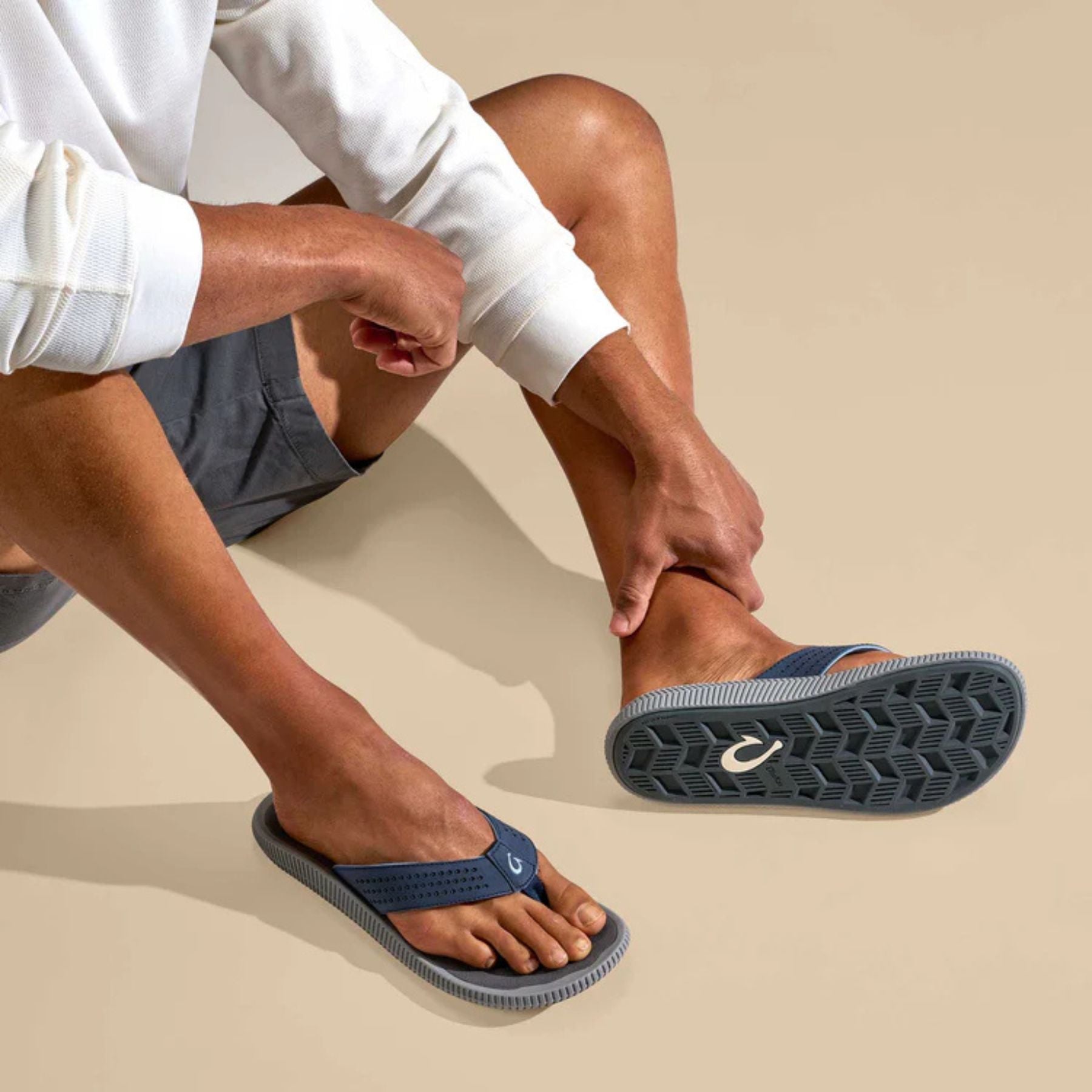 Olukai Ulele Men's Beach Sandals  - Blue Depths / Charcoal